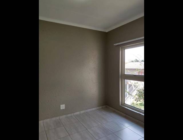 2 BEDROOM PROPERTY TO RENT IN MONTGOMERY PARK